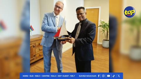 Rencontre-entre-l’ambassadeur-de-France-à-l’île-Maurice-et-Deven-Nagalingum